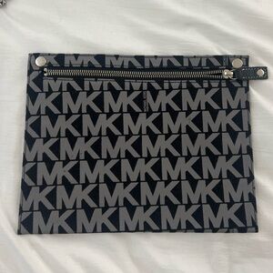 Michael Kors Pouch